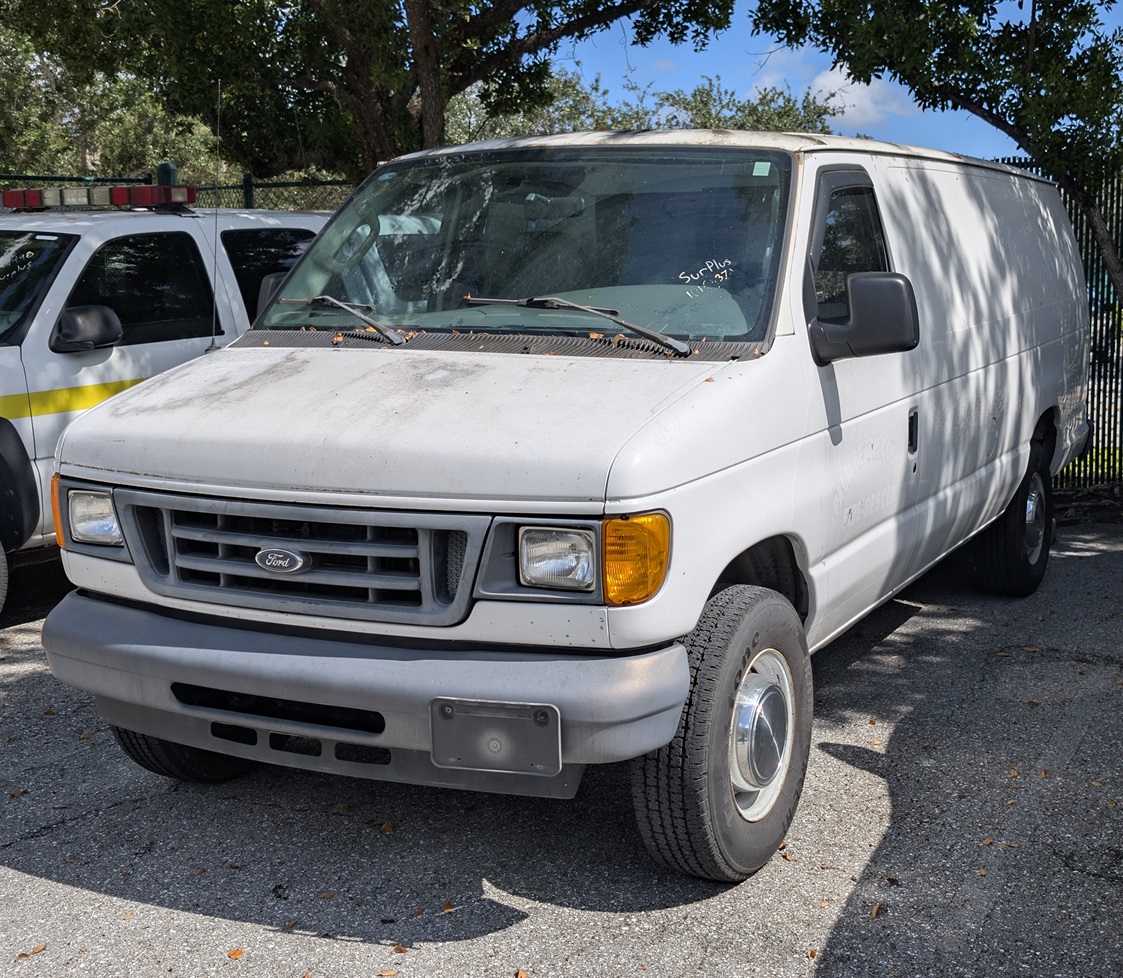 2006 FORD E-350 1 TON CARGO VAN