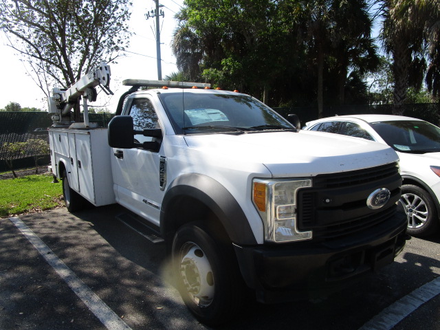 2017 FORD F-450 UTILITY TRUCK