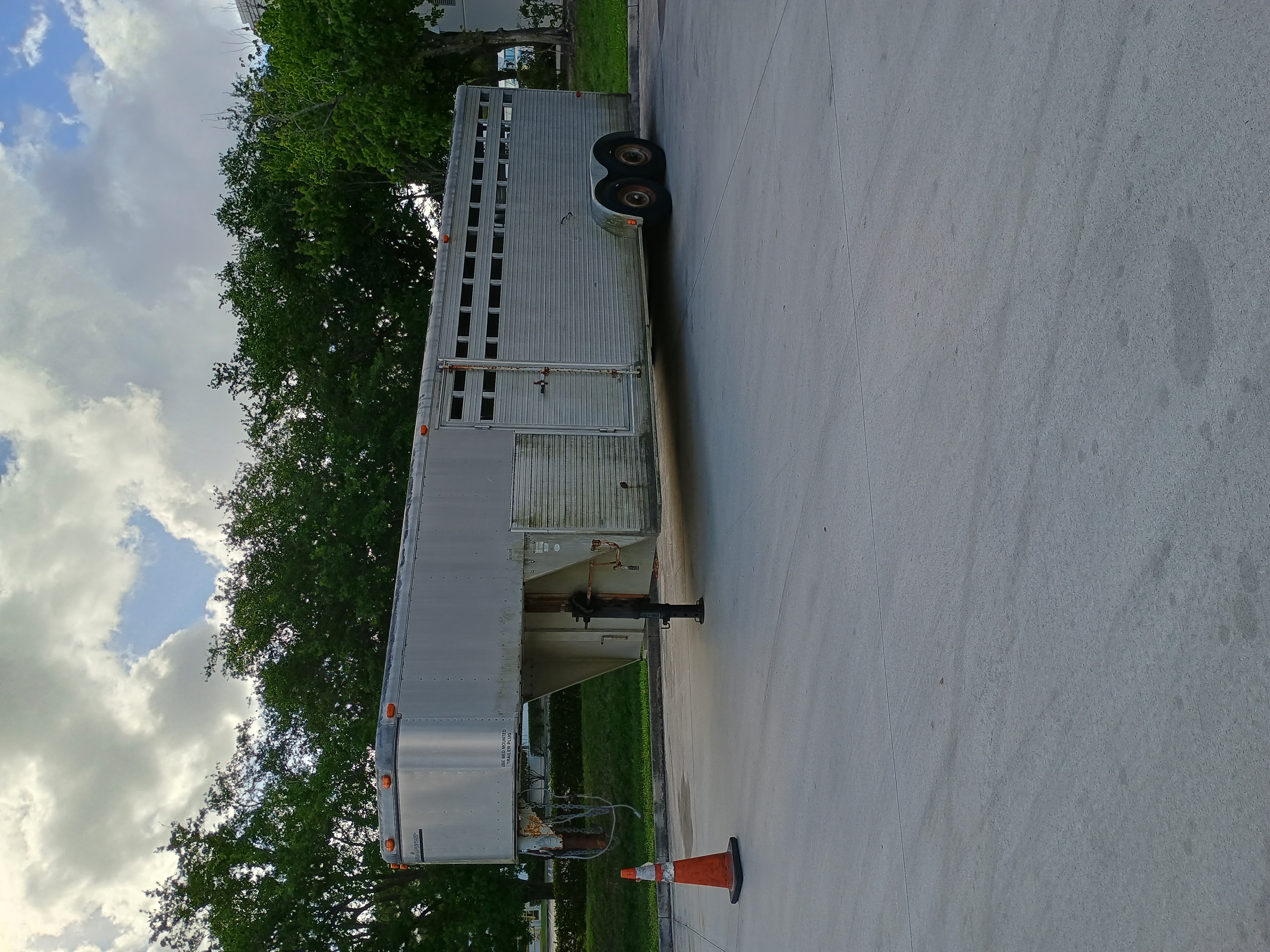 1994 SUNLITE 24 FT ALUMINUM HORSE TRAILER