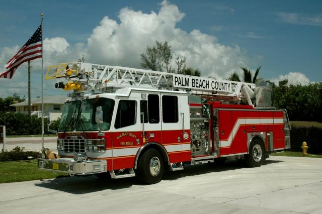 Type of Unit:  Quint
Station:  15
Year Built:  2005
Manufacturer:  Ferrara
Water Capacity:  500 gallons 
Pump Rate:  1500 gallons per minute